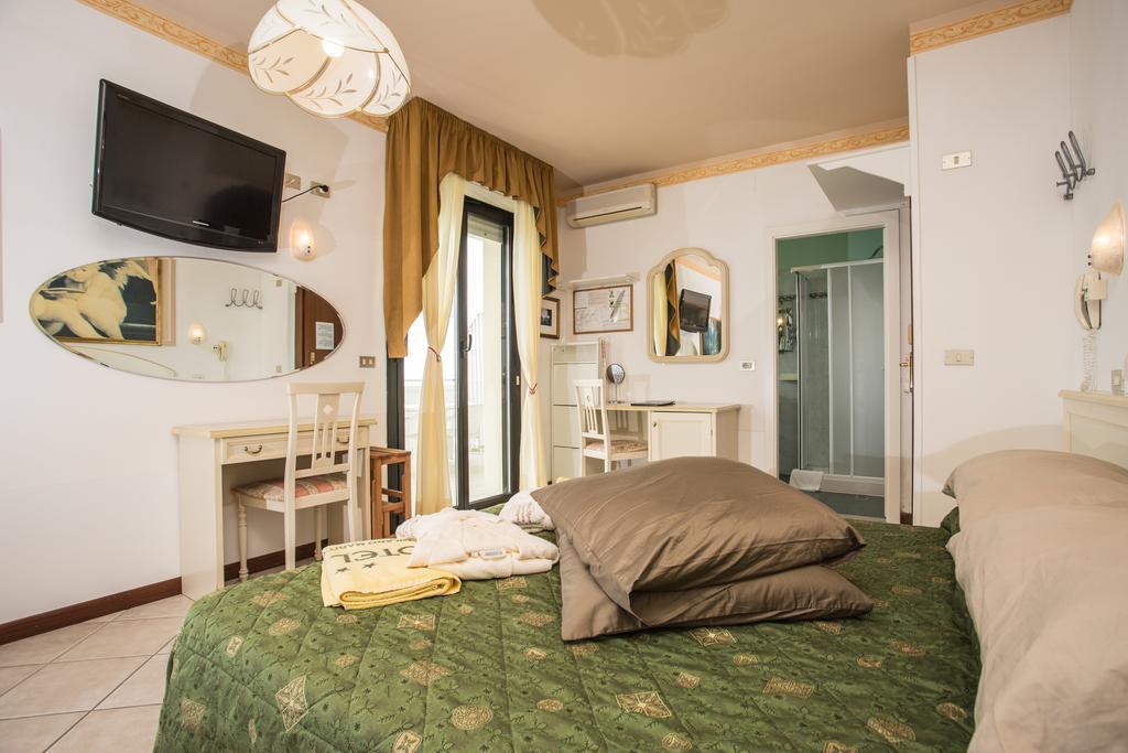 מילאנו מריטימה Hotel Byron מראה חיצוני תמונה