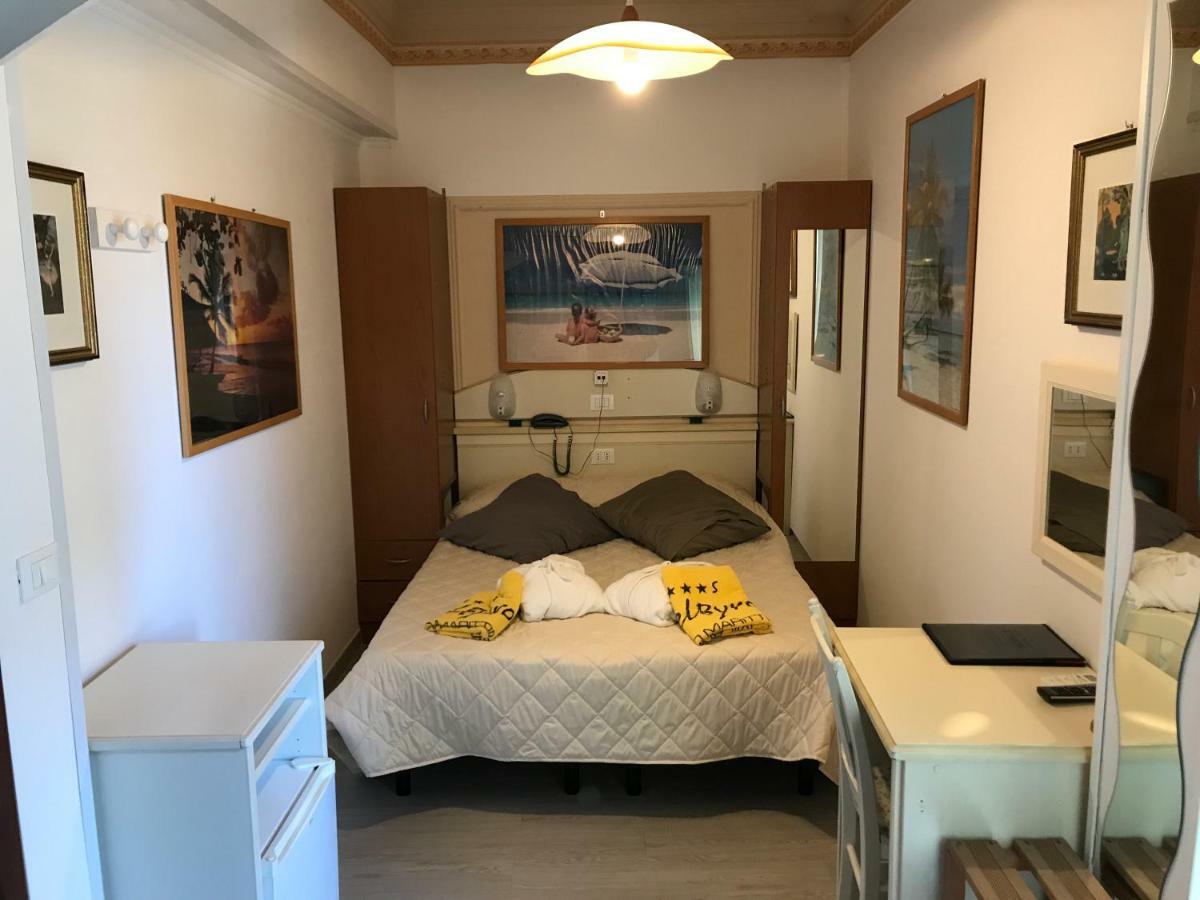 מילאנו מריטימה Hotel Byron מראה חיצוני תמונה