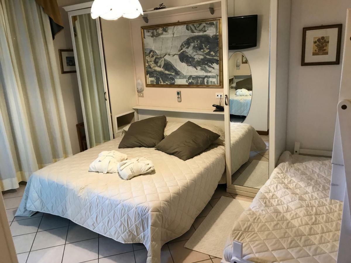 מילאנו מריטימה Hotel Byron מראה חיצוני תמונה