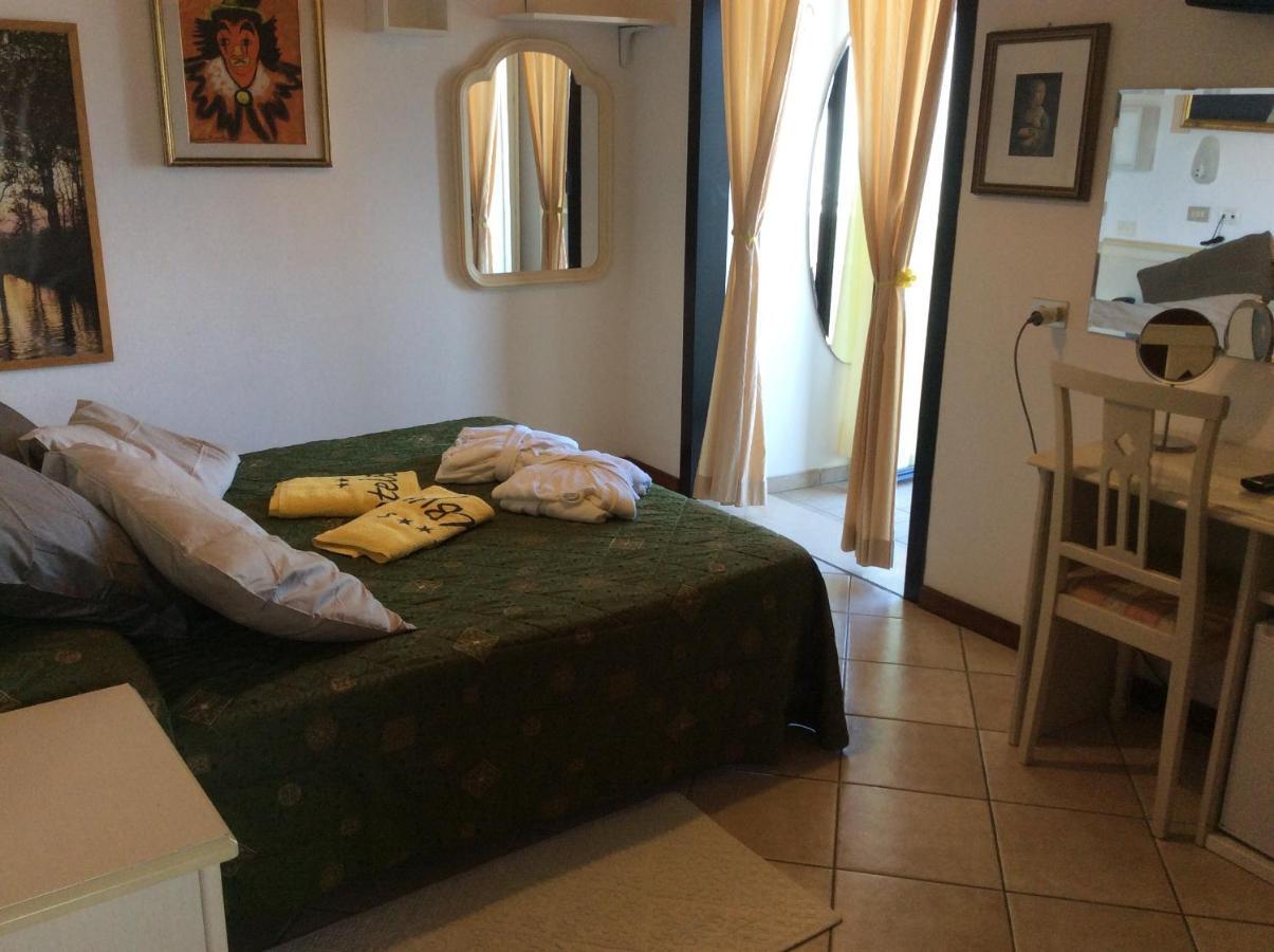 מילאנו מריטימה Hotel Byron מראה חיצוני תמונה