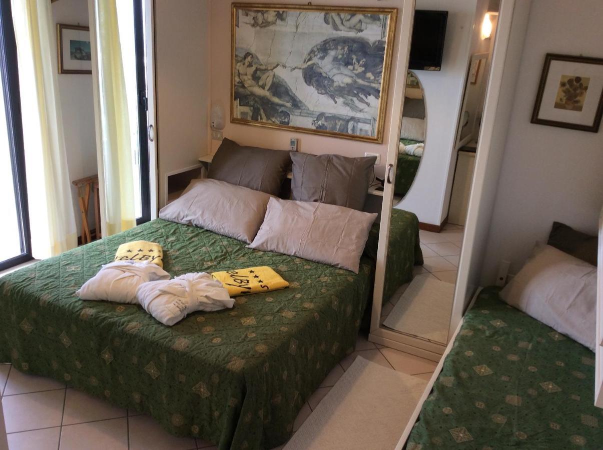 מילאנו מריטימה Hotel Byron מראה חיצוני תמונה